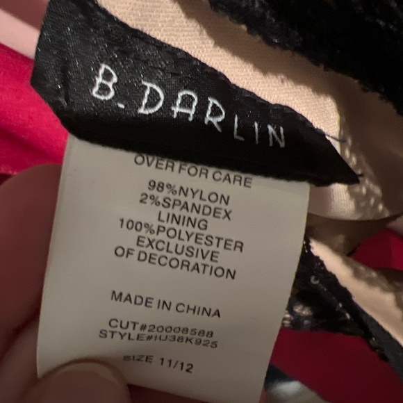 Black sequence off the shoulder - Picture 2 of 3